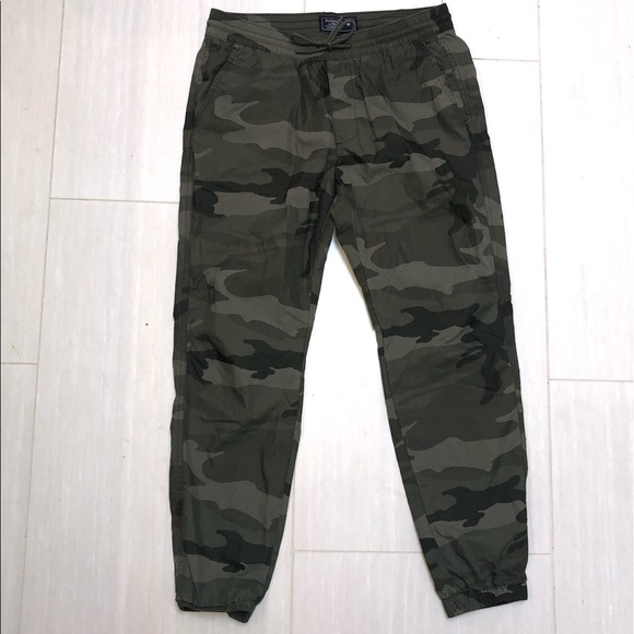 abercrombie camo joggers